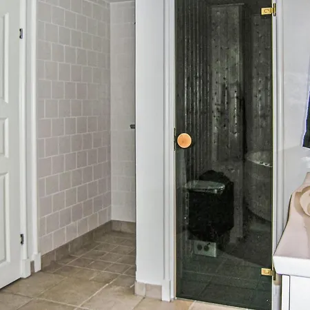 Amazing Apartment In Bagenkop With Sauna شقة
